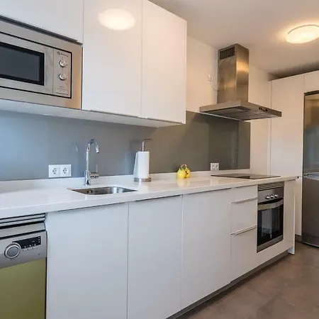 Ivy Apartment *